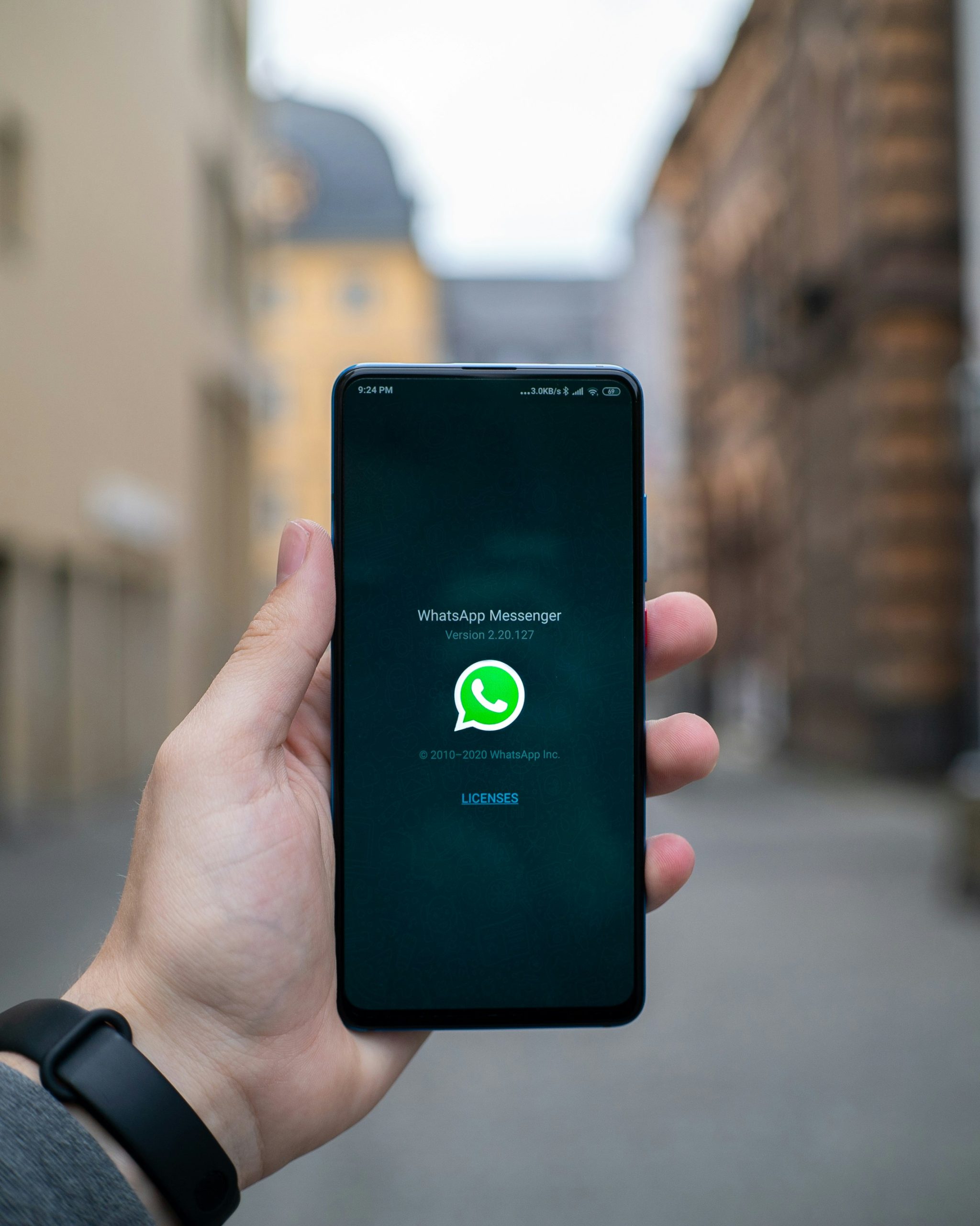 How to Download ‘View Once’ Photos and Videos on WhatsApp (3 Methods